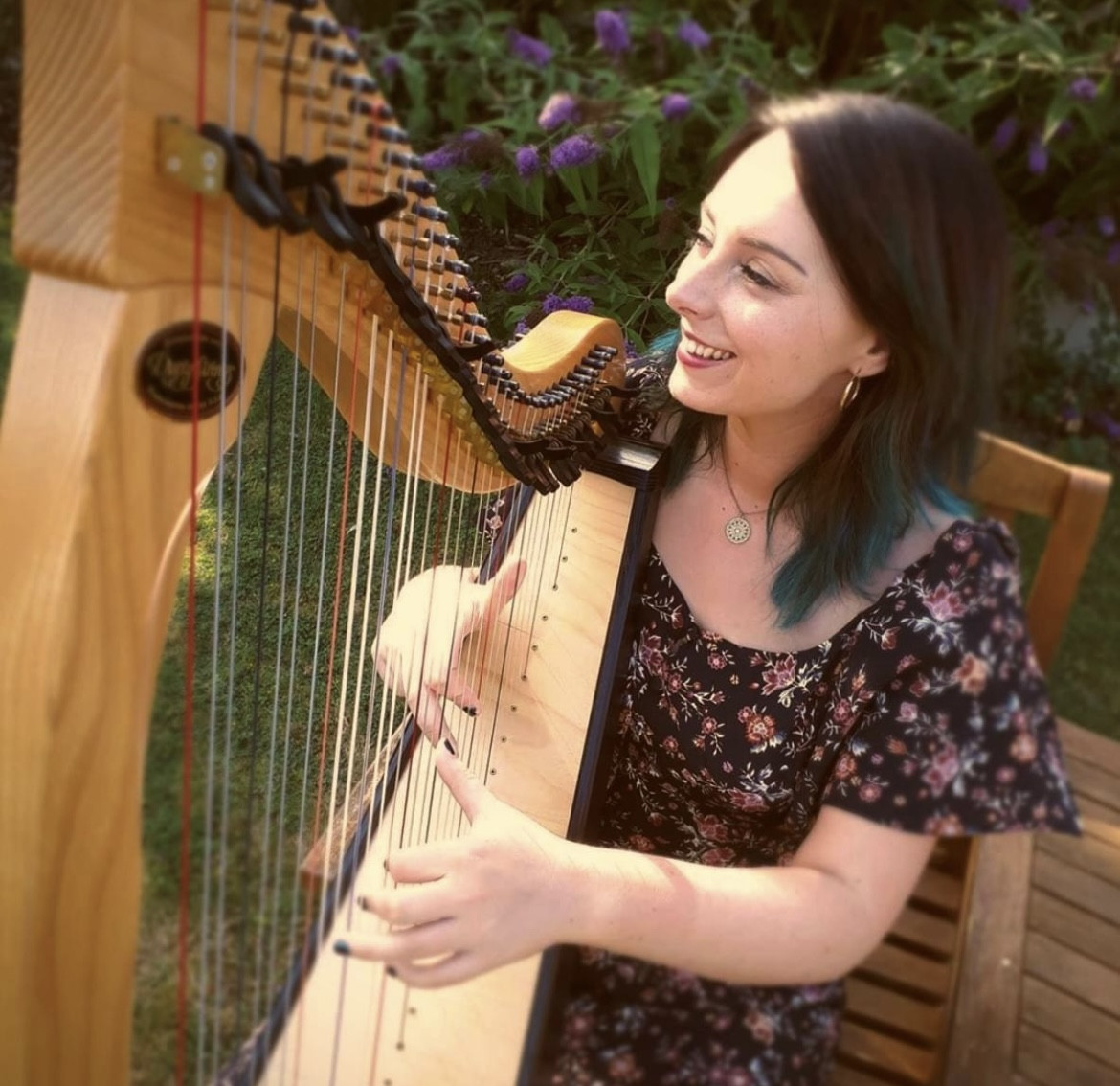 Sarah McVeigh Harpist & Singer