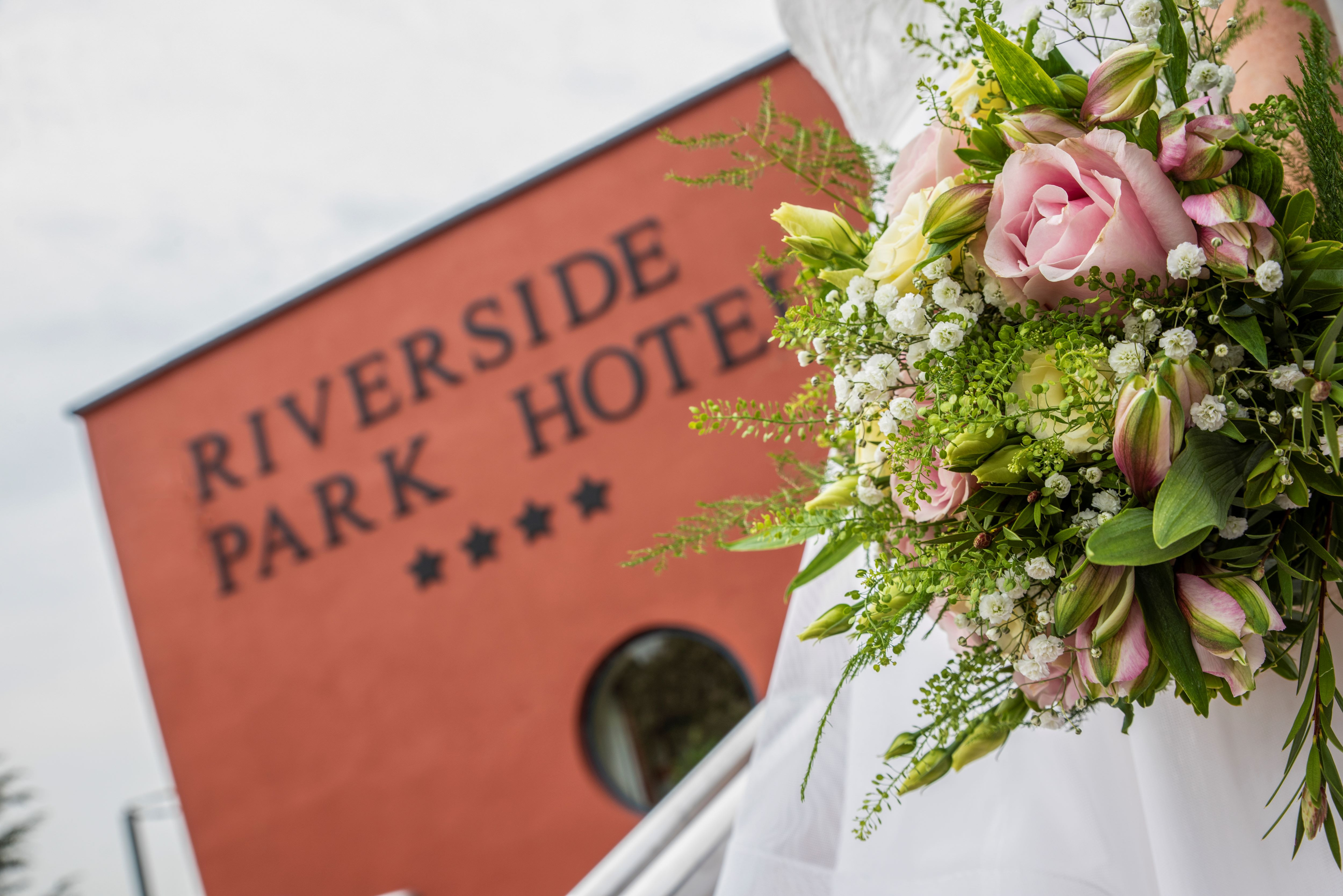 Riverside Park Hotel